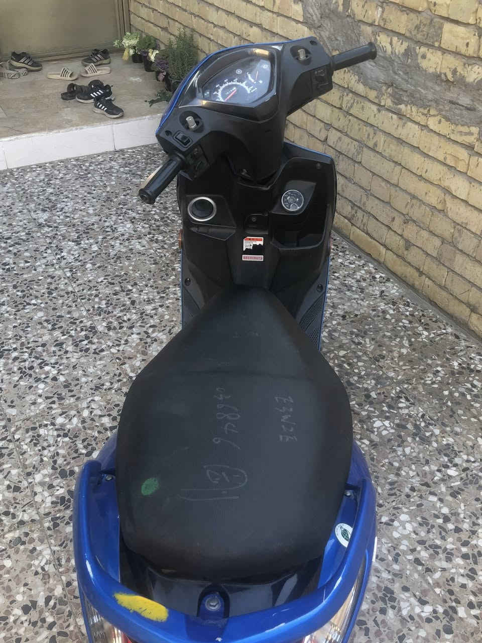 السلام عليكم دراجه z الكزز  ماشيه 8ألف  جديده مكفوله كفاله عامه بسعر مليون و150 وبيه مجال. رقم الهاتف***********
