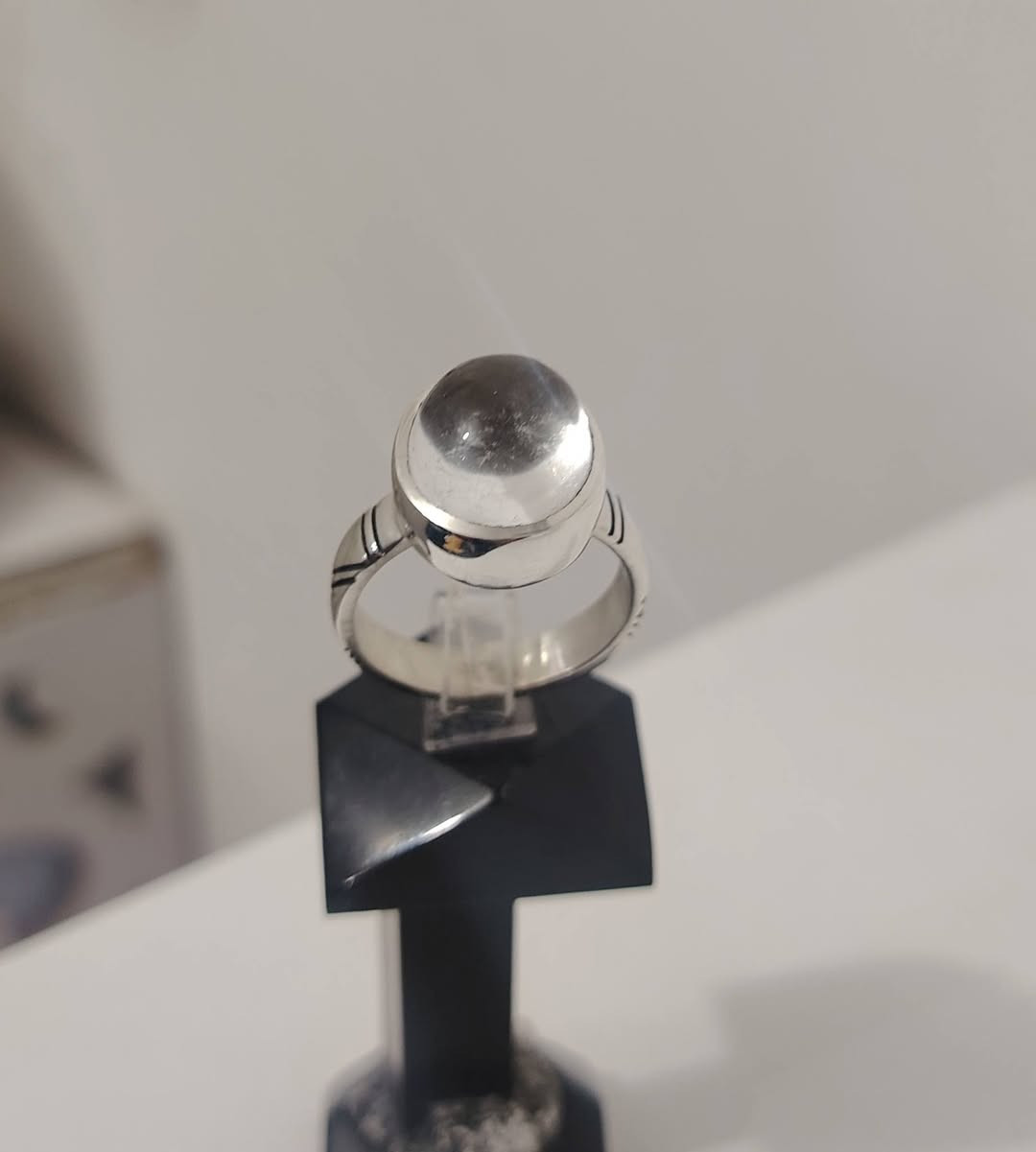 خاتم من الدر النجفي الأصلي الصافي (قبة داري)
صياغه يدوية جميلة فضه عيار ٩٢٥
يوجد توصيل إلى جميع المحافظات
التواصل ع الخاص او ع الواتساب ***********
