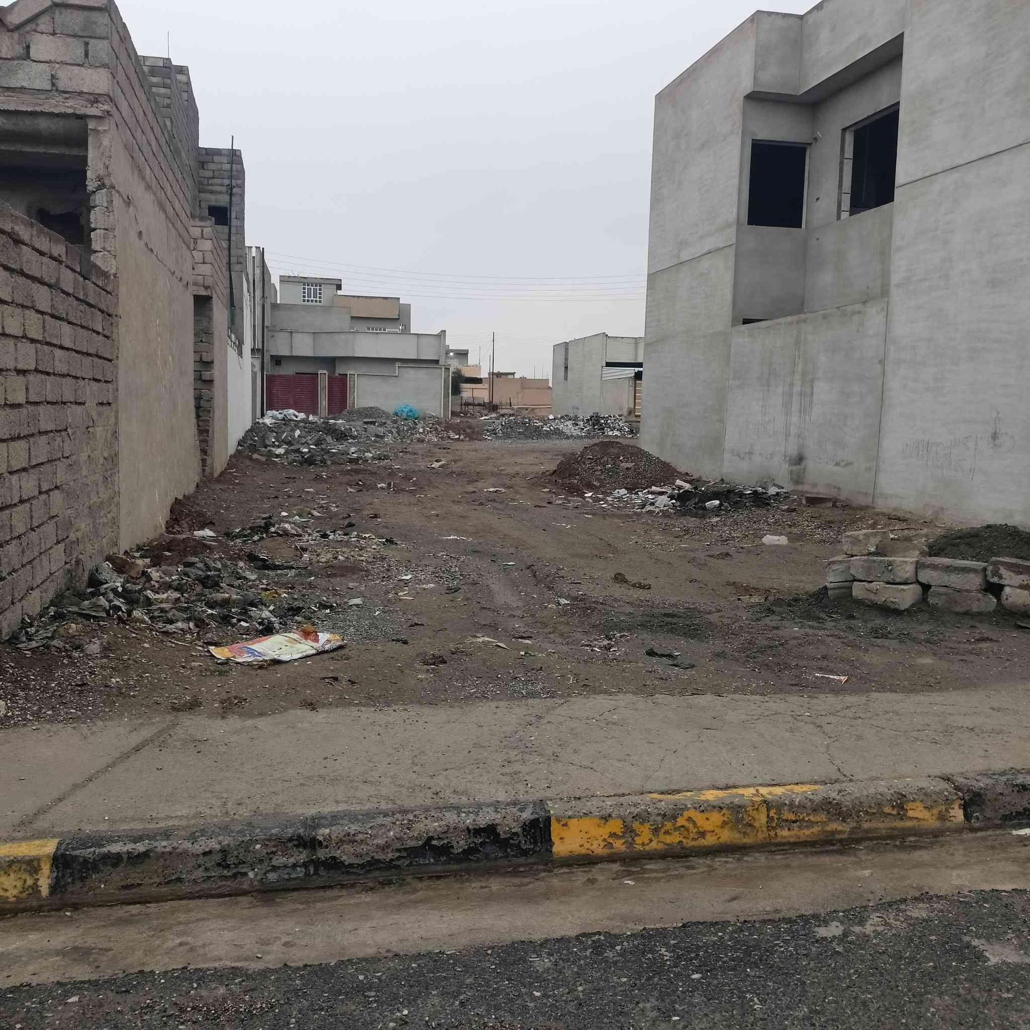 مكتب الحمزة للعقار
قطعة ارض معروض للبيع مساحتها 200 م  في حي العسكري 
لاتصال والاستفسار 
***********
***********
