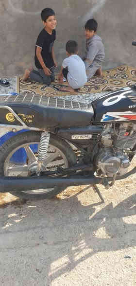 دراجة للبيع مكينة خمسة كير شرط أذا مابيها شلعه مرجوعة كبريتر جديدة هسه شادهاا مكاني ميسان علي الشرقي السعر 275 )***********
