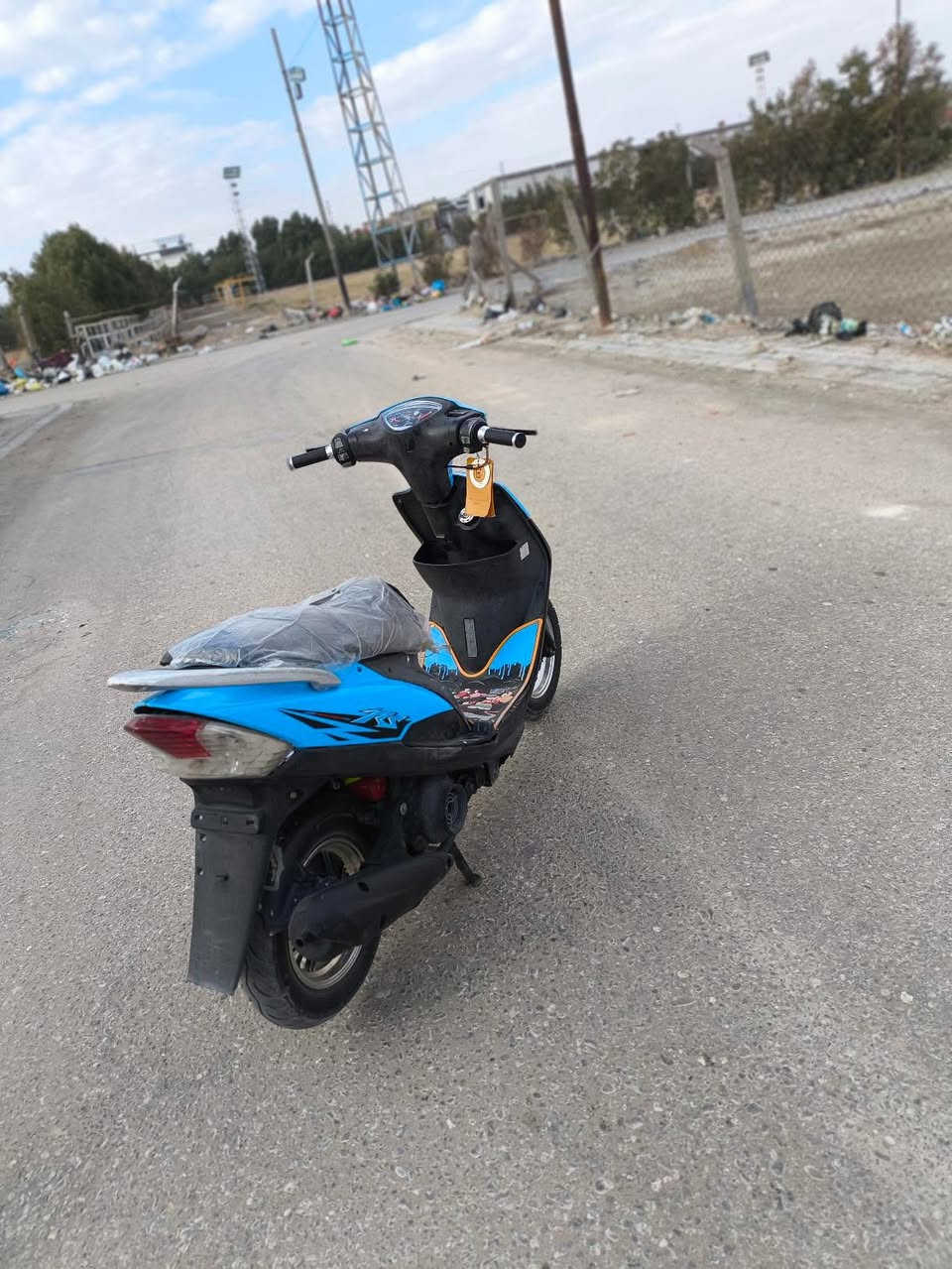 السلام عليكم
دراجه ماكس عدله كلها بلاديه 
بوشه49المكينه برغي مامفتوح بيها
مديل. 2007كفاله عامه 
الون سمائي فاتح 
المكينه خرسه تجي وتفحص 
ويل نجمه من شركت NCU
لايت زنون 
كرباياتها كلها شغاله 
صالنصه كاتم 
يدات رياضي 
دبل خلفي بلادي
الدراجه نكره بكل وقت 
المكان النجف الشرف
السعر 650
الشراي يراسلني واتساب

***********
