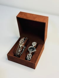 ساعة يد نسائية • ذهبي • إسوارة متناسقة