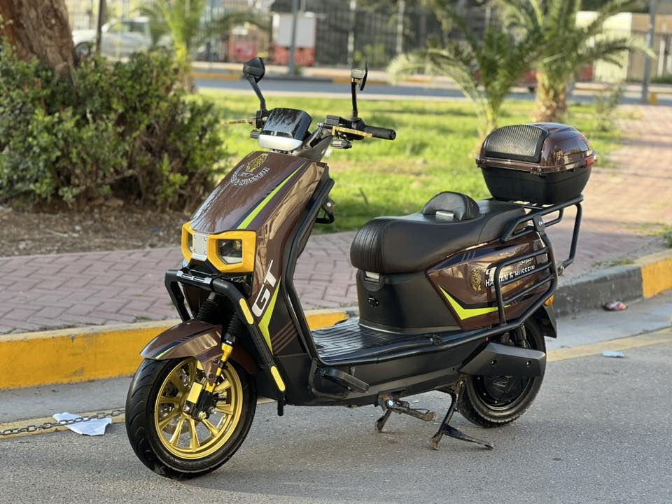 سلام عليكم شباب دراجه شحن البيع  سكنس شركته حسن ؤحسين GT استخدام 25 يوم فقط الله شاهد  كلها كامله مكمله كل نقص وعيب مابيها امانت الله  تجي مواصفات عالميه
دراجه وصلها مال المعرض موجود 

الموديل 2026 
النوع سكنس GT المدرع معروفه بمتانتها وقوتها  
البطاريات 6 كبيره
التحويلات.1.2.3.4
السرعه 75 حقيقي  
تشغيل عن بعد 
جهاز انذار السرقه 
بصمه 
تشغيل كارت 
سويجات 2
قفل ستيرن +قفل بصمه 
لونها كلش مميز 
كشن سياحي  VIb
نضام ABS
نضام USB
نضام R رجوع الخلف
مدرعه 360درجه 
جنطه خلفيه 
طارات جبلي 
بريكات دسكات دهن 
أطارت جوبلس 
لدات اماميه وخلفيه 
اسطابً لايت 
شاحنه ذات شحن سريع ويقاف ذاتي 
اشاير رباعيه 
 ملف كبير
اي استفسار اتصال 

***********

مكاني بغداد
