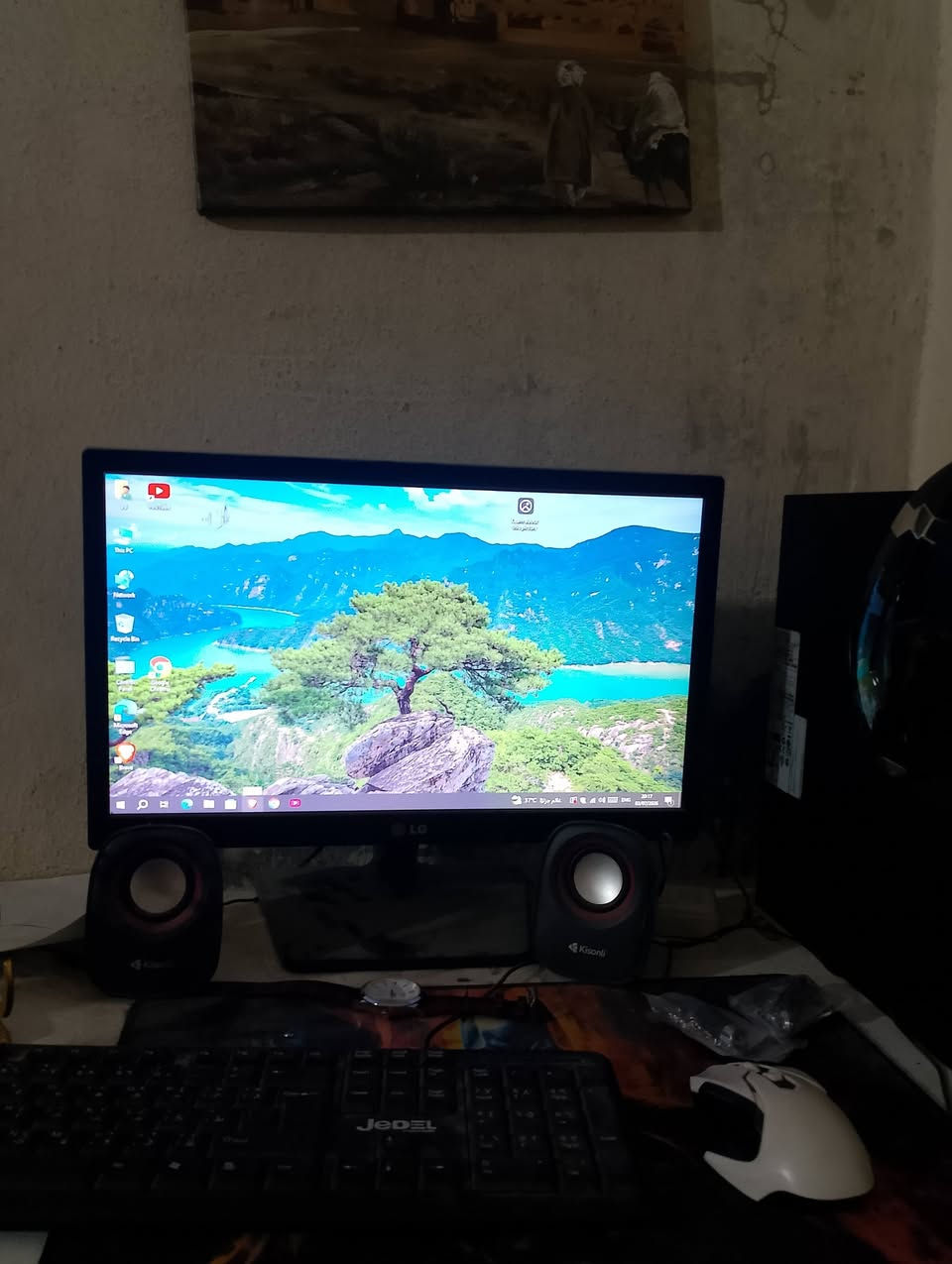 من رخصة الادمن!
حاسبه للبيع مواصفاته: 
نوع الجهاز: HP Compaq Pro 6305 SFF (جهاز مكتبي من شركة HP).المعالج (CPU): AMD A8-5500B APU مع معالج رسوميات Radeon HD Graphics مدمج. يحتوي المعالج على 4 أنوية وتردد يصل إلى 3.2 جيجاهرتز.الذاكرة العشوائية (RAM): سعة 12 جيجابايت (12288MB).نظام التشغيل: Windows 10 Pro بمعمارية 64-bit.(موضح بصورة) 
ملحقاته: ثنين ماوس باد-سماعة مكتبيه-سماعة رأس-usp مال واي فاي-كيبورد-ماوس-انارة ديكور-شاشة(بيه شخط بس ما مأثر عليه)-كيبلات التشغيل. 
السعر: 140


**إذا كنت صاحب هذا الإعلان وتريد حذفه لأي سبب، رجاءا أرسل رسالة إلى الدعم الفني**
