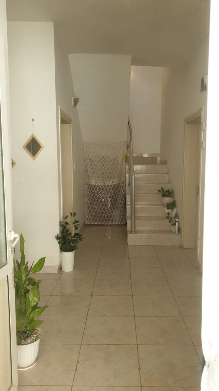 بيت لايجار
في اربيل اشتي 1
2غرف نوم 
250متر
حديقة 
مجموعة صحيات 
اسقبال
تواصل معي عبر ارقام موجود
واتساب او اتصال
***********
