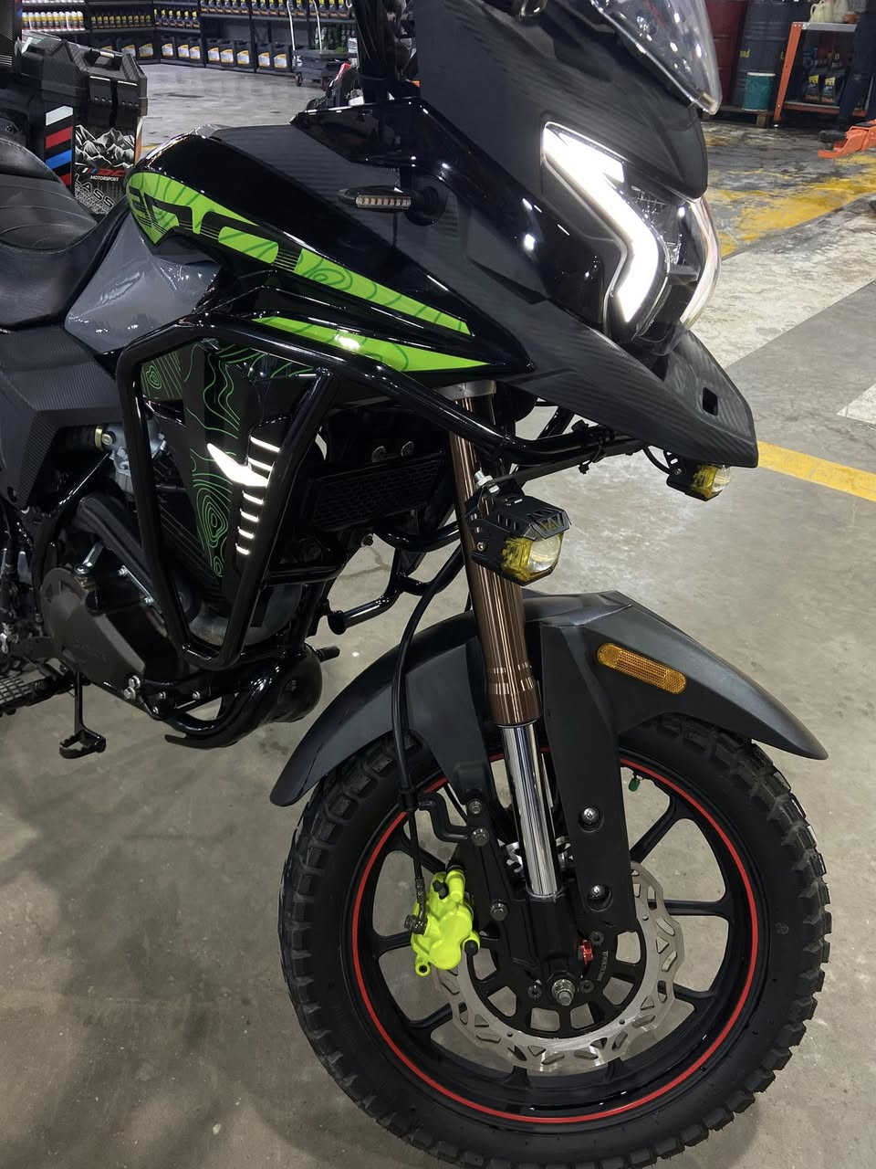 دايوان ادفنجر موديل 2025 ماشيه 4000 دراجه كفاله تزويد بلوجكترات وجنط ثلاثي وستان موبايل وجامه ثنائيه ومستعجل ع بيعتهه للاستفسار رقم ***********
