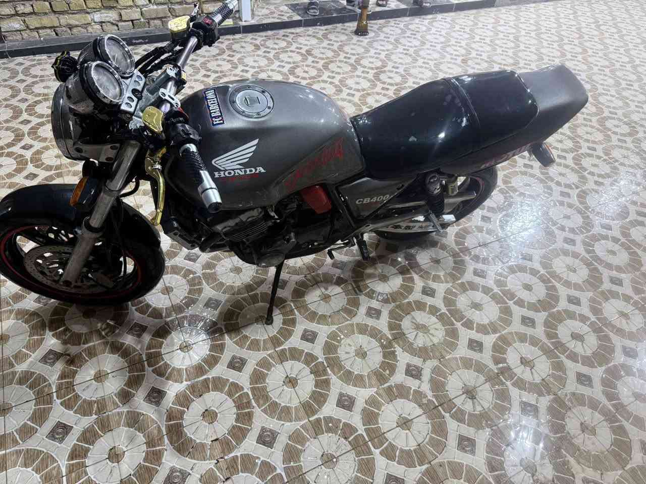 يالله السلام عليكم خوان دراجه بطحه للبيع مكفوله كافله عامه محرك مكفول حجم المحرك 400  دراجه رقم سنويه بسمي واسط الموقع الكوت ***********السعر والتفاصيل خاص او الرقم
