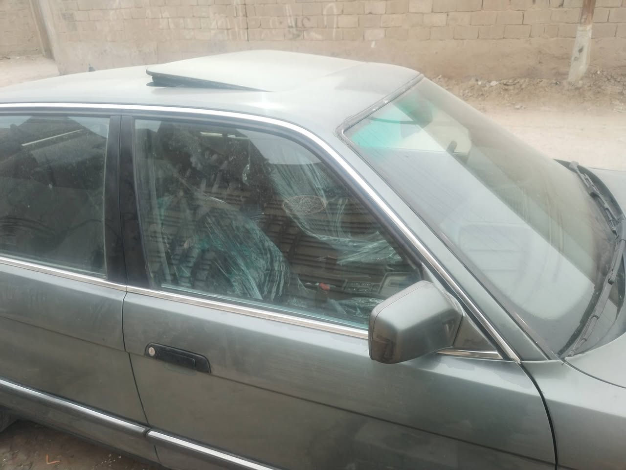 السلام عليكم بي ام موديل ٩٠ حجم ٧٣٥ رقم بغداد دولي هزه جديده مشروع وطني مصبوغ عام كشنات كهرباء دواخله نضيف فتحه قماره لايت زنون تخم تاير ويل خليه كير محرك جديد سويت ادامه كامله من فيش فيوزات ظفيره كلاص بانزين فيت بم جديد صارت بيه خربطه وعوزه ترتيب وما فارغله مكان واسط ٣٩ وبيه مجال قليل استفسار ***********
