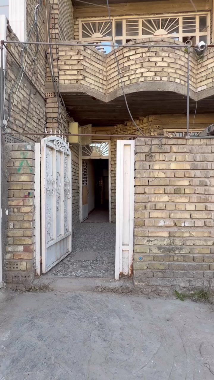 السلام عليكم
مشتمل للإيجار مساحة ٨٠
يحتوي 
استقبال + مطبخ + غرفة + خدمات 
طابق الثاني غرفة 
إيجاره ٤٥٠ قفل
استفسار مكتب البديري ***********
