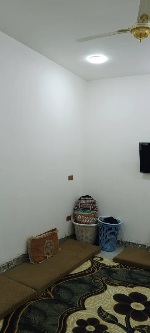 بيت البيع في قرية مختار قرب جامع الخناجره يتكون من غرفتين وصاله كبيره مناور ثنين وحمام ديوانيه صحيات بناء حديث مساحه 190 سعر 39 بي مجال رقمي***********
