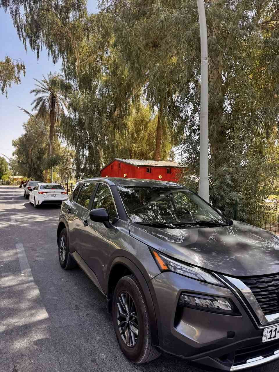 سياره نيسان روج فئة S موديل 2023 / 3 سلندر 1500 تيربو رقم بغداد مثل ما موضح بالصور ألون والرقم بدون تعديل أو تبديل واصبغ  
مواصفاتها 
 الكير: أوتوماتيك CVT.
 الويلات: جنوط ألمنيوم مقاس 17 بوصة.
 الإضاءة: لايتات وبجكتورات LED أمامية وخلفية بلادي
شاشة لمس مقاس 8 بوصة تدعم Apple CarPlay و Android Auto مع كاميرا خلفية.
 أنظمة الأمان (رادارات كاملة):
 رادار أمامي وخلفي مع كبح تلقائي لحالات الطوارئ.
 نظام التحذير من النقطة العمياء بالمرايا.
 تنبيه الخروج عن المسار.
صور الضرر مرفقه بالإعلان 
للتواصل ***********  
واتساب
