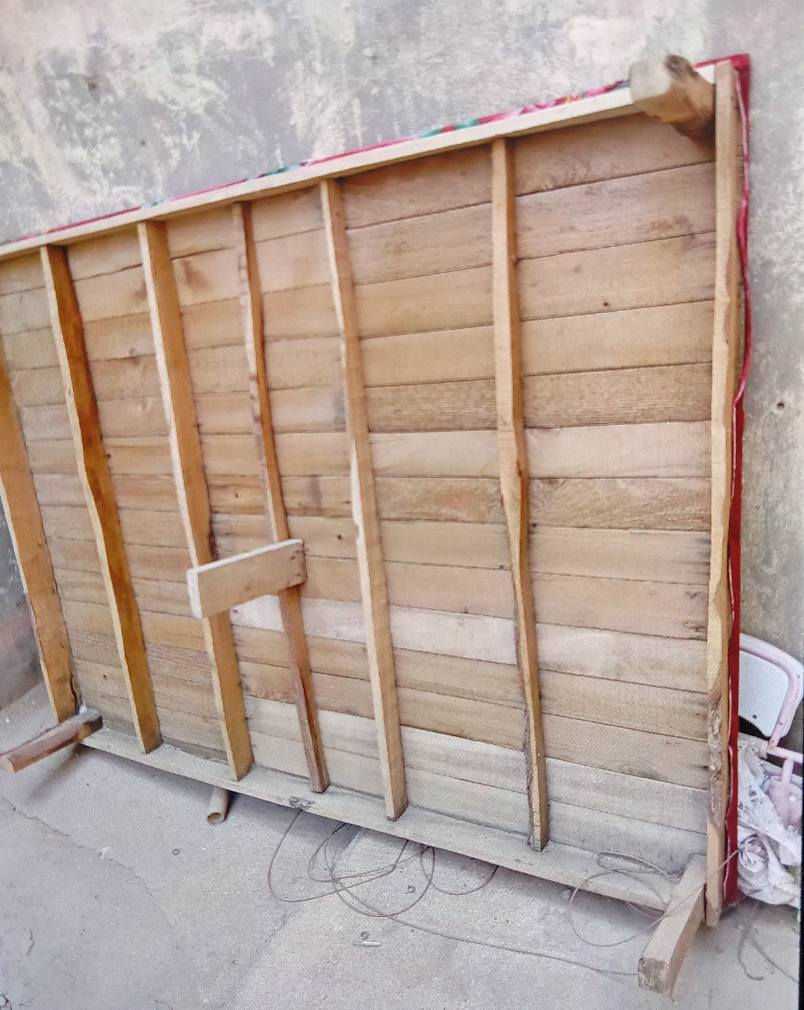 تخت ابو نفرين سعره 40 وبي مجال وهاذ رقم صاحبه ***********
