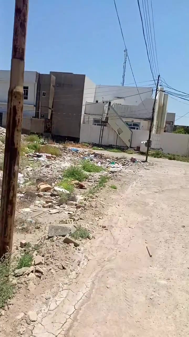 قطعة ارض للبيع  السريع طابو زراعي سند 25 متحوله سهم باسم البائع مساحة 225م 15×15تقاطع القدس جانب جامعة بلاد الرافدين الفرع الاول مكتب إنشائية البنين والفرع الأول على اليسار 70م عن الشارع العام أو دخول من فرع  مكتب زجاج العالمية على اليمين جانب الركن ماء وكهرباء وسبيس السعر 95مليون وبيه مجال للشراي تفاصيل اكثر داخل الفيديو للاستفسار خاص او ***********
