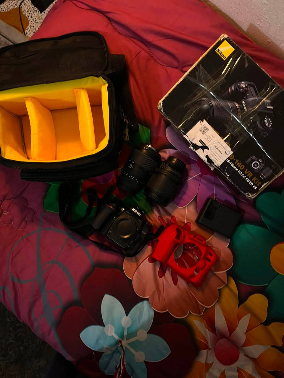 للبيع nikon 7500d
ننظظيفة ١٠٠٪؜ استخدام كلش قليل
بيها واي فاي وشاشتها لمس قلابه
وياها ملحقاتها كامله الكارتون واغطية العدسات بالاضافة الى جنطة وحزام وشاحنة وحافظة جلاتينيه وعدسة سيكما ٣٠٠-٧٠


**إذا كنت صاحب هذا الإعلان وتريد حذفه لأي سبب، رجاءا أرسل رسالة إلى الدعم الفني**