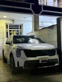 للبيع كيا سورنتو 2025  المواصفات فول  بصمة ابواب بصمة تشغيل  فتحة سقف ...