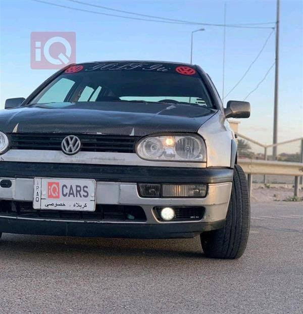 سلام عليكم كولف 93
كير اوتو مكينة بلادية نظيفة
سعر 32$ وبيها مجال حك الجية 
مكاني بغداد ابو غريب 
رقم كربلاء سنوية 2019
سيارة خير من الله نقصها ترتيب بسيط
***********
