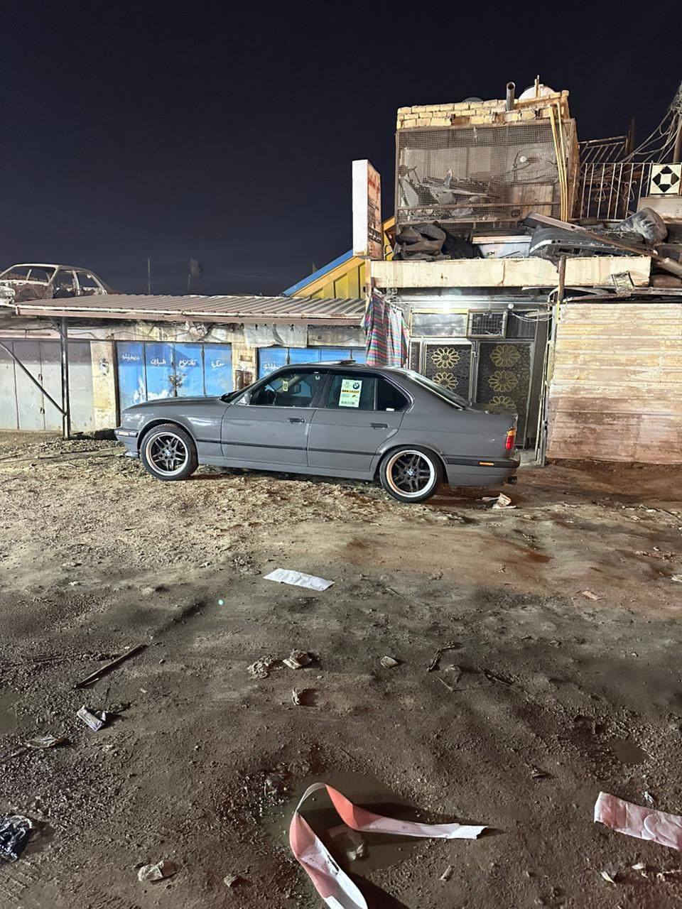 سياره بي ام دبليو موديل ٩٢ جاهزه من كير ومحرك و تبريد و حداديه و كهربائيات كلها شغاله رقمها دهوك سنويه نافذه بال ٢٠٢١ راعيها موجود يريد تحويل بيها وكاله السياره
لونها اسمنتي 
العنوان العماره 
السعر ٥٥ $ 
الاتصال عل الرقم ***********
