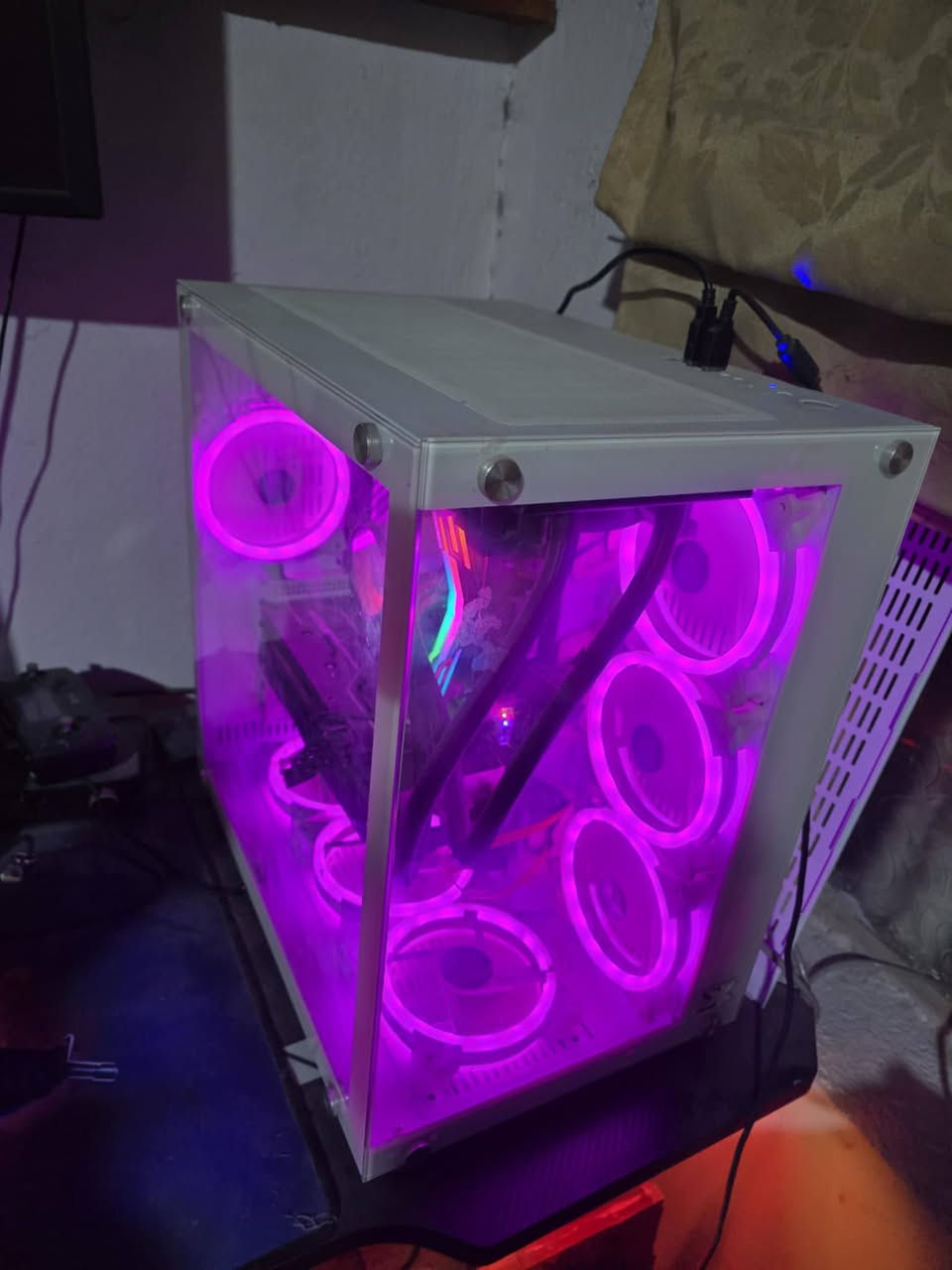 كيس حاسبة فقط للبيع 900الف قفل 
المعالج:Ryzen 7 5800x 8-Core

مذربورت:ASUS PRIME X570-P

Cooler●   deepcool 360 RGB

الرام:3600تردد Chun Well Tech RGB 16*2

ورام نوعية عادية:32G تردد3600

كارت شاشة :RX 5700XT 8G 256bt

هارد:M.2 512 ssd SAMSUNG


**إذا كنت صاحب هذا الإعلان وتريد حذفه لأي سبب، رجاءا أرسل رسالة إلى الدعم الفني**