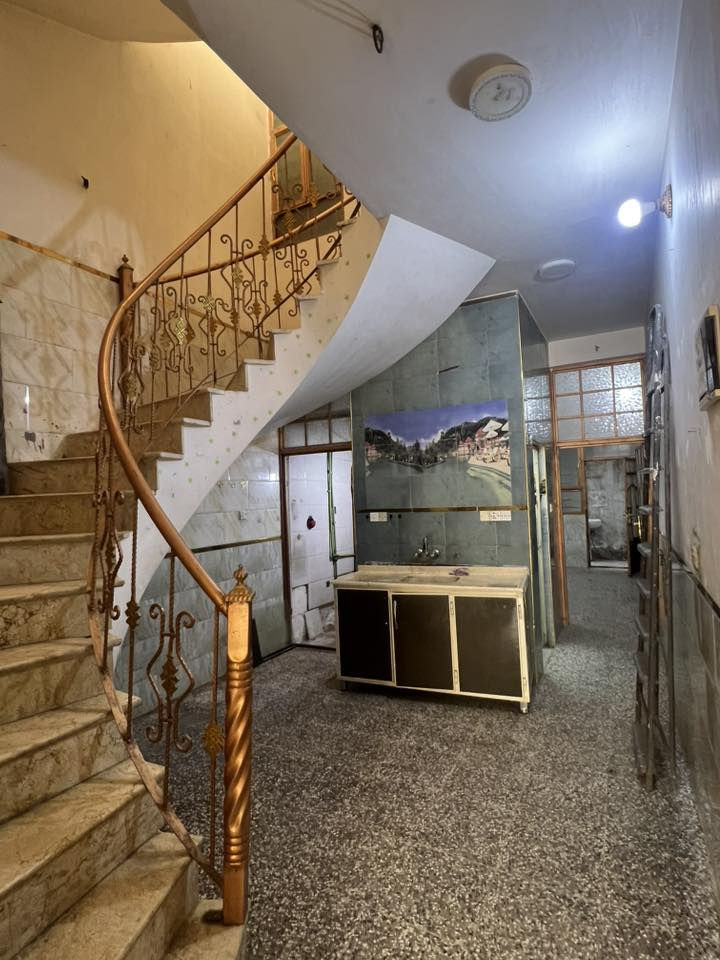 نصف قطعة للإيجار
نصف قطعة للإيجار 

تحتوي على 

4 غرف نوم 
استقبال ضيوف 
حمام 
تواليت 
مطبخ حار 
مطبخ بارد 

العنوان: مدينة الصدر قطاع 63 
شارع 60  الشارع الرابط بين تقاطع نادي الجولان و تقاطع زامل ابو الداطلي مقابل حسينية موسى ابن جعفر 

للاستفسار : ‭0770 394 2076‬
