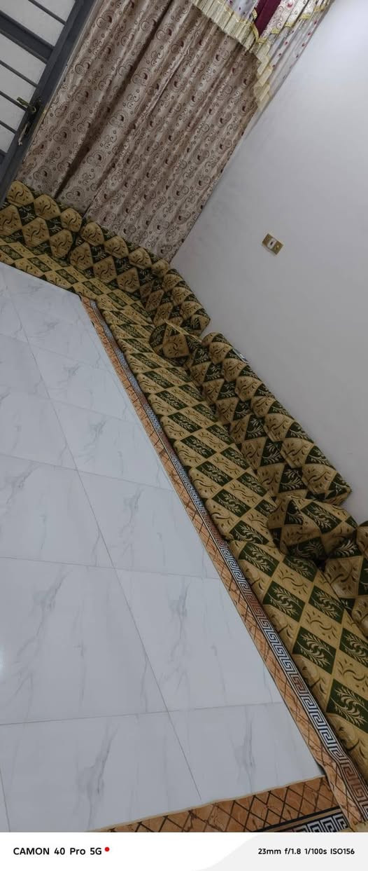 ديوان للبيع جديد 14 متر ، 7 دواشك . 15 تجوه . و 5 مساند السعر 250 للاستفسار ***********
