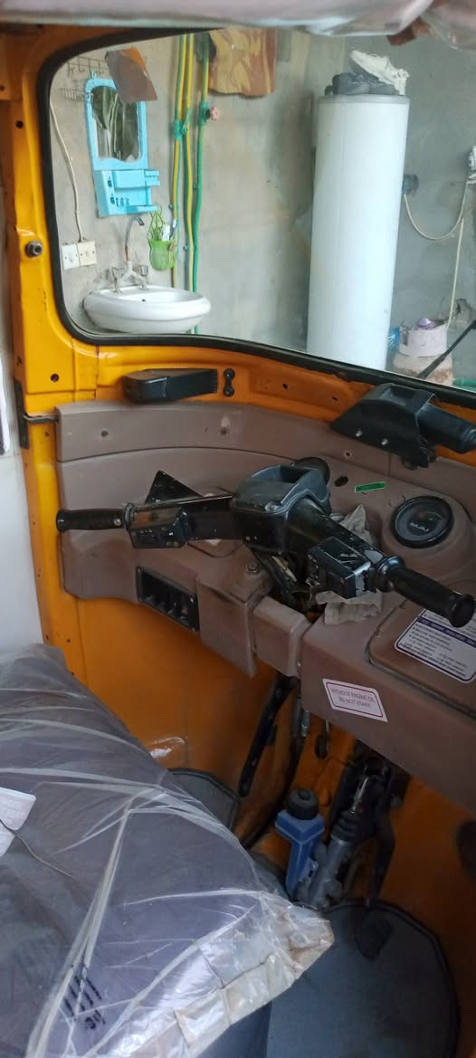 سلام عليكم  تكتك البيع موديل 18 مكان بغداد الغزالية رقم *********** السعر  خمسه ونص
