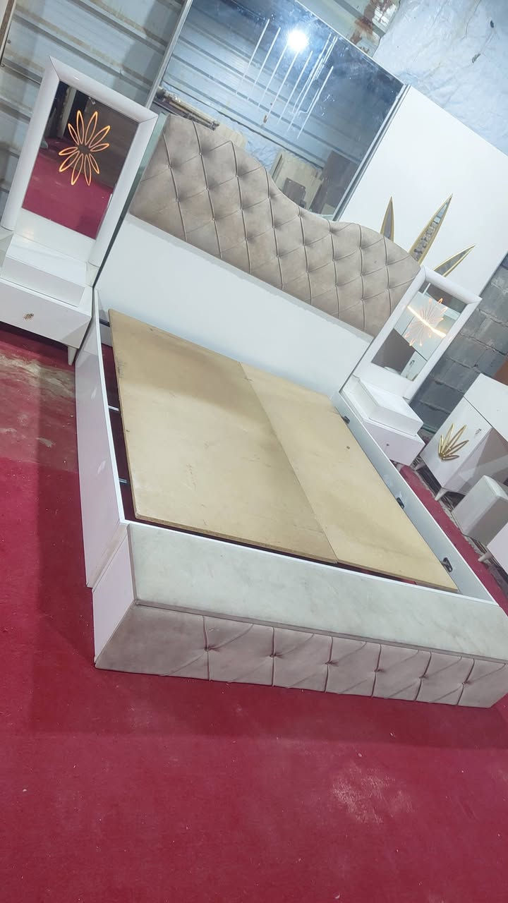 سلام عليكم غرفه 9 قطع نضيفه كلش مثل ماموضح بصوره نشراتها شغاله سعرها 475 وبيها مجال للشراي للاستفسار ***********////***********
