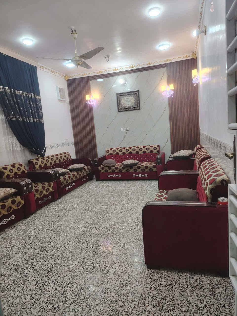 السلام عليكم للبيع بيت مساحه ٤٠٠ متر حي الفرات ماقبل حي الدوغاني طابو زراعي عقد ٢٥ كافة الخدمات موجوده السعر مناسب اللاستفسار اتصال *********** مراجعه مكتب النوارس شارع مستشفى ***********
