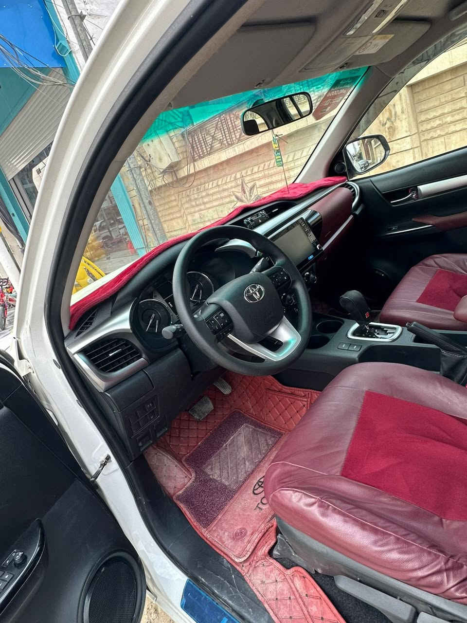 السلام عليكم تيوتا هايلوكس موديل 2025 زيرو ماشيه 2000 رقم صلاح الدين على وضع الشركه السعر جداً مناسب مستعجل عليها مبدلها بنيد شركه ما مصبور  موجود سونار السياره بوضع الشركه 300 ورقه اتفق وياك ثاني يوم احولك السياره وبيها مجال بسيط لشراي
الشراي الاتصال ***********
