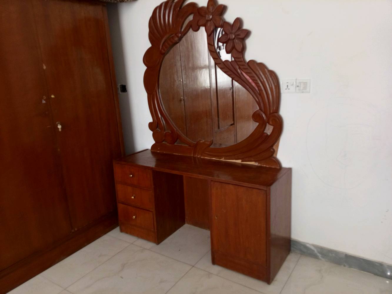 غرفه نوم عراقي صاج داخل وخارج عنوان بغداد زعفرانية من وكت خلفي في نكنم٤٠٠ وبيها مجال