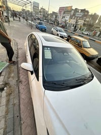 كورلا هايبردمديل 2024 خليجي ماشيه 30الف السياره نضيفه كفاله عده ضربه ا...