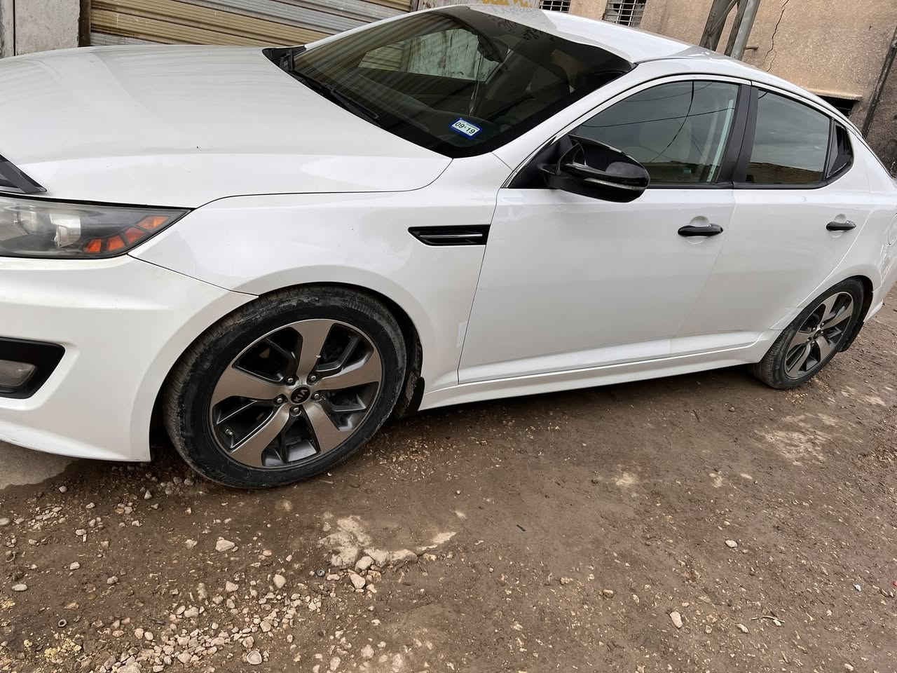 السلام عليكم 
كيا اوبتما للبيع موديل ( 2011 ) ورارد امريكي لون ابيض 
رقم بغداد بسمي تحويل ثاني يوم سنوية تسقط ( 2027 )
حادثها الدور جاملغ خلفي ومبدل باب السايق بالعراق السيارة حيل نظيفة احلة من الصور وخير من الله السيارة و ياخذها بالعافية علي واني جانيها صارها ٥ سنوات عندي 
رايدها ( 115 ) وبيها مجال مكاني الحلة 
رقمي  بي وتساب ***********
