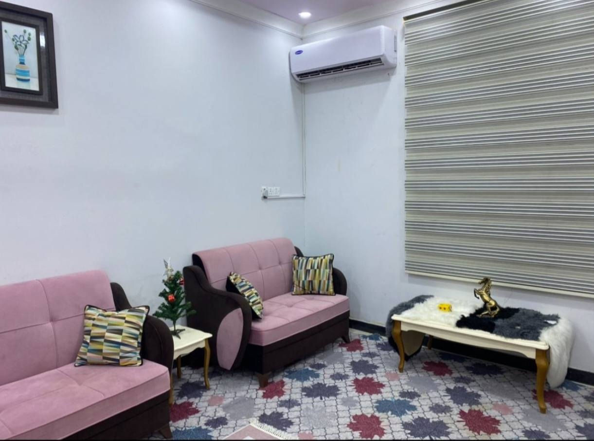 بيت للبيع المساحة 200 متر  الموقع جيد  الجربوعية الأولى قرب المستوصف الصحي وجهة جسر المستشفى العام 
البيت بناء 2021 يتكون من غرفتين وصالة وبراني ومطبخ وصحيات عدد 2  ديكورات كاملة بناء درجة أولى السعر جيد وعلى الخاص للاتصال ***********..
