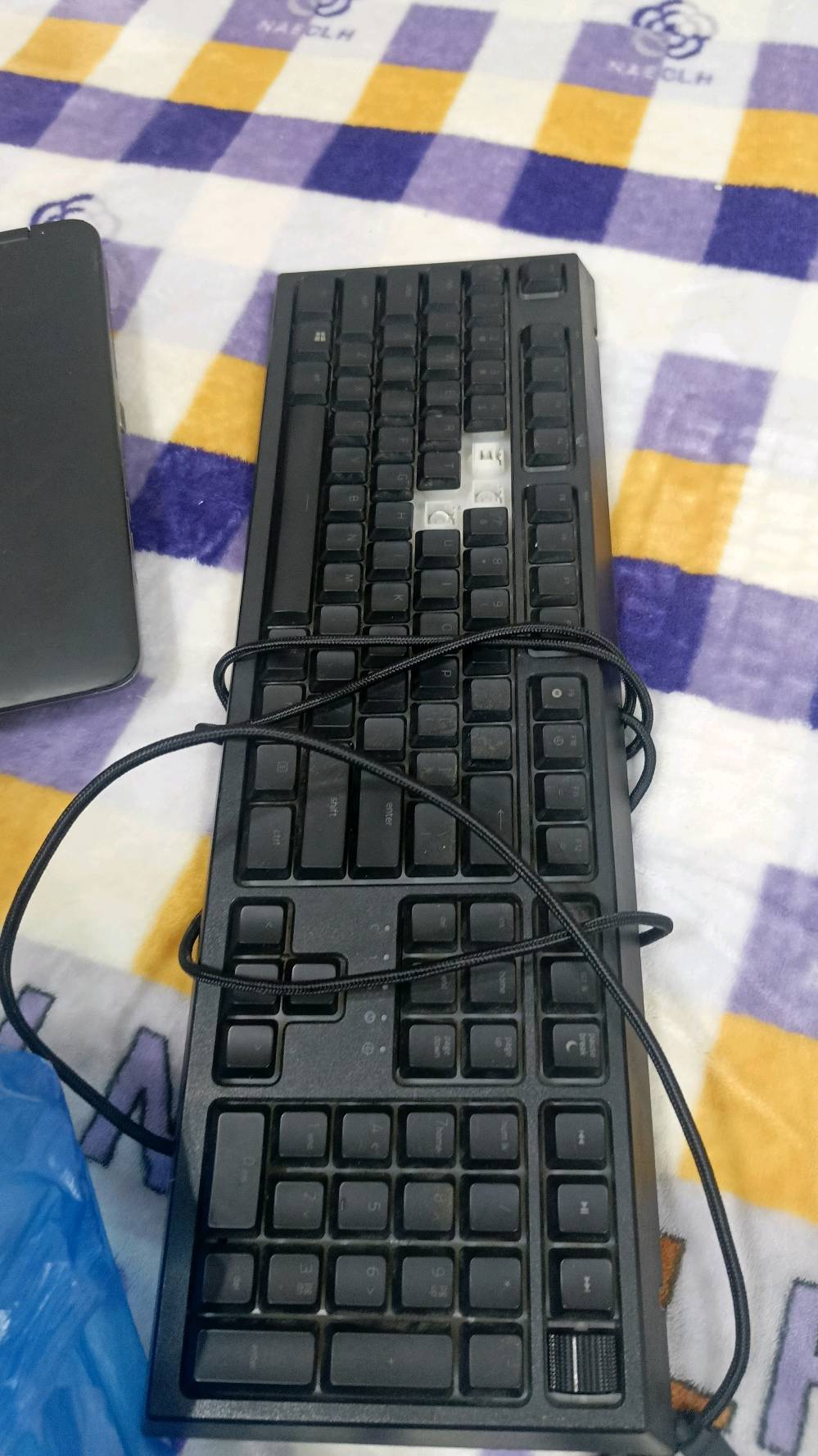 السلام عليكم لابتوب HP للدراسة او للالعاب ممتاز قليل استخدام 
طراز hp
probook 6570
lntel core i7-7600V 
ذاكرة رام 8كيكابايت
HP graphics 620
سعة تخزين 230 كيكابايت
مع. ملحقات
 لاقطة ومقوي النت القوي
شاحن الاصلي 
ماوس هدية 
وكيبورد رايزر الاصلي ار جي بي
السعر 200 وبي مجال قليل كلش 
الاستفسار ***********