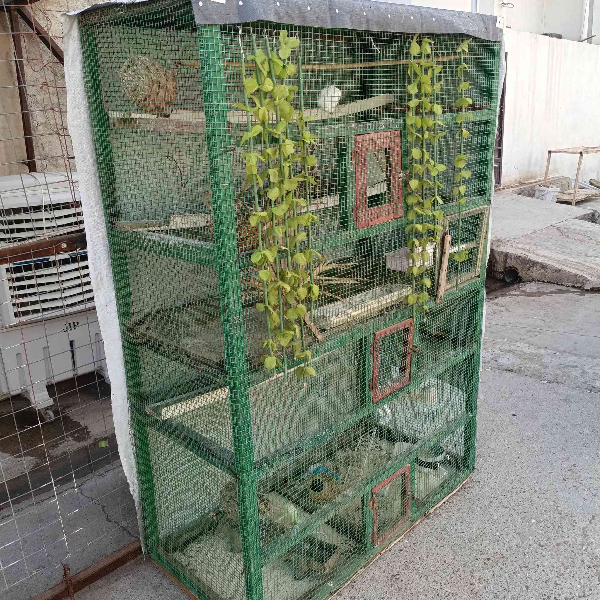 قفص 3 خانات ارتفاع 175 سانتيم العرض 120 سانتيم السعر 35 المكان كركوك حي العروبه  الاستفسار على هذا الرقم ***********
