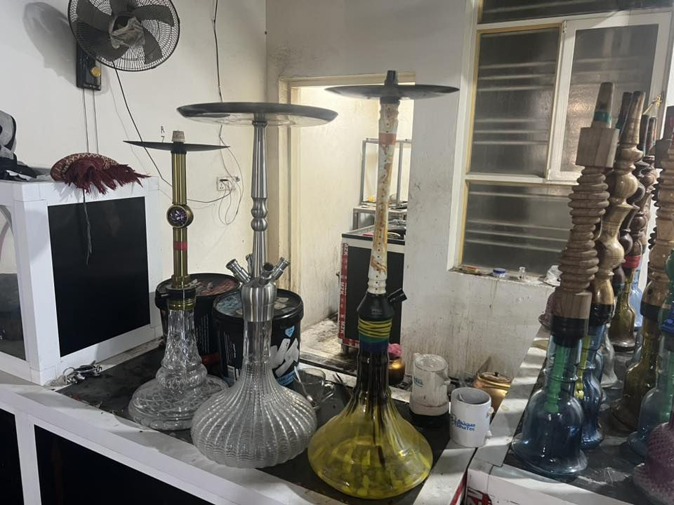 أغراض للبيع للاستفسار اتصال ***********
غراض جدد تصفيه محل موسم مشتغلات فقط واحد 

1-نراكيل مطبعه جاهزه هواي اطعام خشب واحده 20 ألف كامله
نركيله الماني كبيره اربع قامچيات 70 ألف 
نركيله الماني وسط 40 ألف
2-ميز ابو جام متر طول ارتفاع 50 سم سعر 40 ألف 
3-يوبي أس 20 ألف ابو 850
4-بلي فور سلم مهكر جاهز مع ثنين يدات 275 ألف مع يوبي اس 300 ألف 
5-مراوحً جداريه 20 ألف وحده 
6-شاشات حجم 65 فول نت ماوس سعر 475 
شاشه الجي داخله تصليح حجم 43 سعر 120 
شاشه فول نت حجم 43 175 
7-سنكي متر واحد سعر 110
8-تخم زيتوني 13 نفر سعر 225 
9-تخم حديد تفصال متر ونص طول 12 قطعه كلهن 1250 بيهن مجال 
10-ميز مترتين اسود 150 
ميز متر 100 اسود 
11- سبلت سامو ثنين طن 500 
مبرده بلاتينيوم كبيره 3 سرعات بيها صوت من تفتر 500
