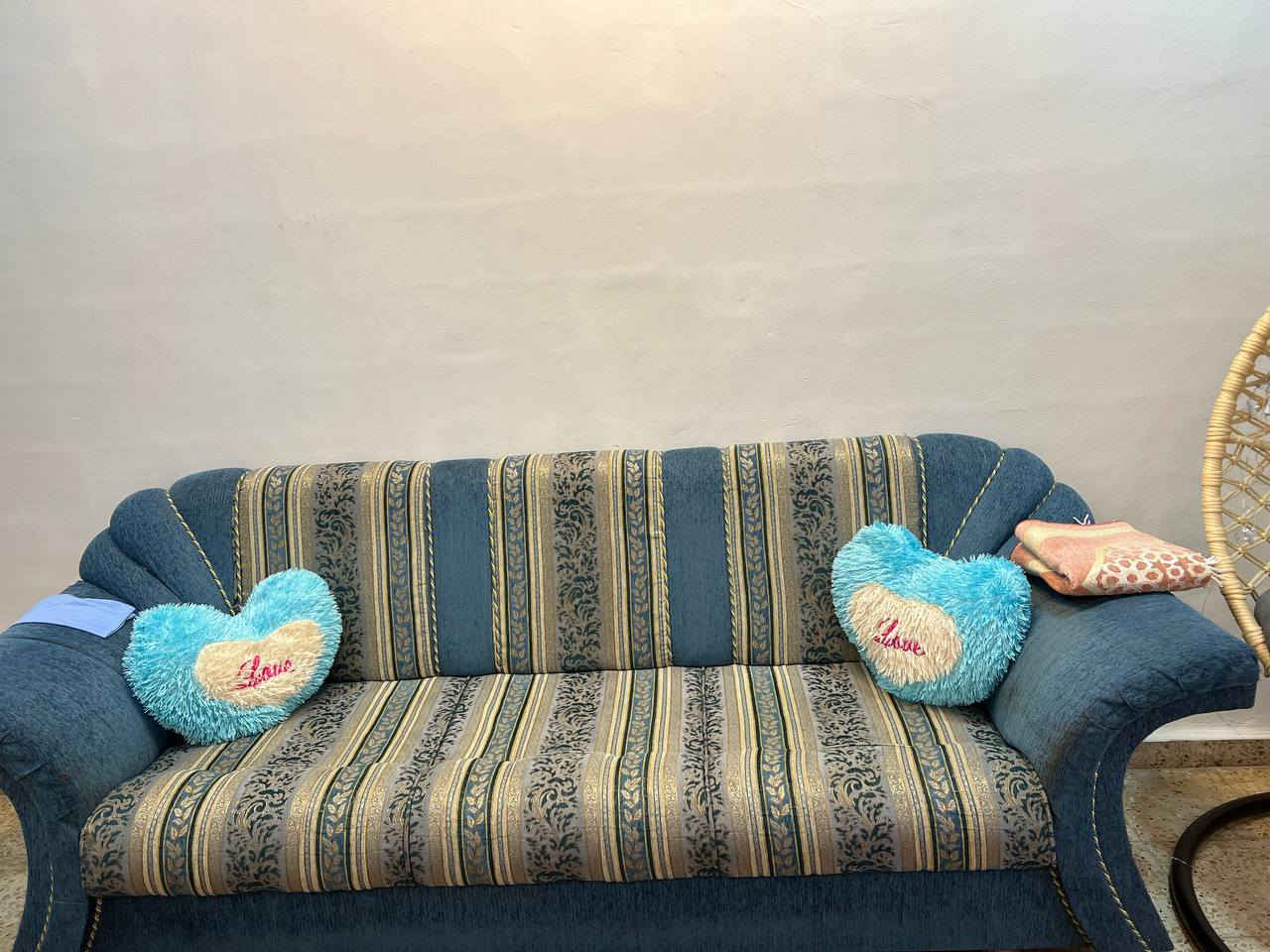 طخم للبيع مستعمل شي  سعر 250 وبي مجال  خشب عراقي  ***********
