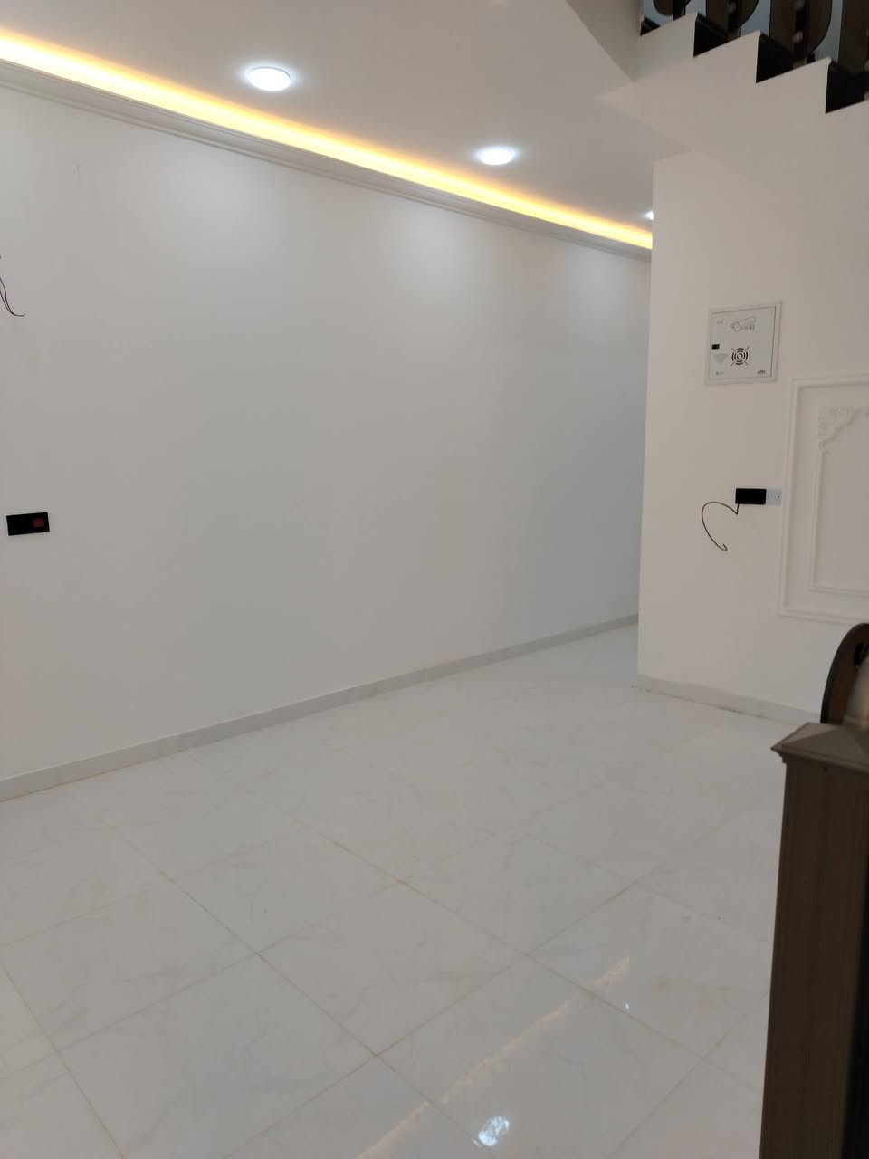 _دار للبيع في الخاجية_
_المساحة:_ 100 متر
_الموقع:_ خلف مدرسة النوافل، بصف الركن عن شارع القسم البلدي
_المواصفات:_
- طابقين
- 3 غرف نوم
- بناء جديد
_للاستفسار:_ *********** (بأسمي مباشر)
