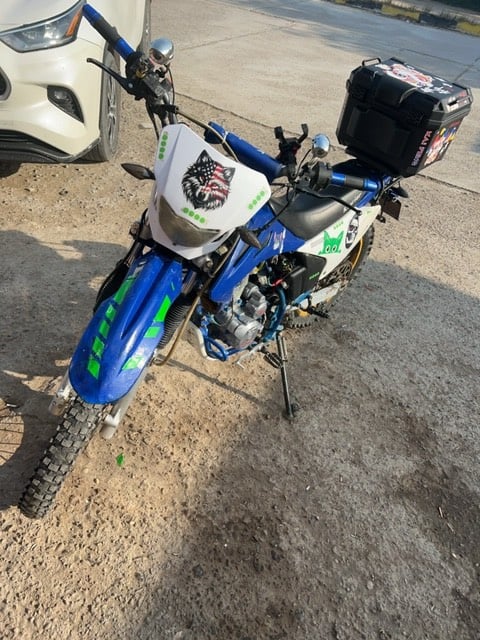 قفاز للبيع السعر 1,200,000وبيه مجال اوراق فقط ورقه كارتونيه محرك مكفول موديل 24