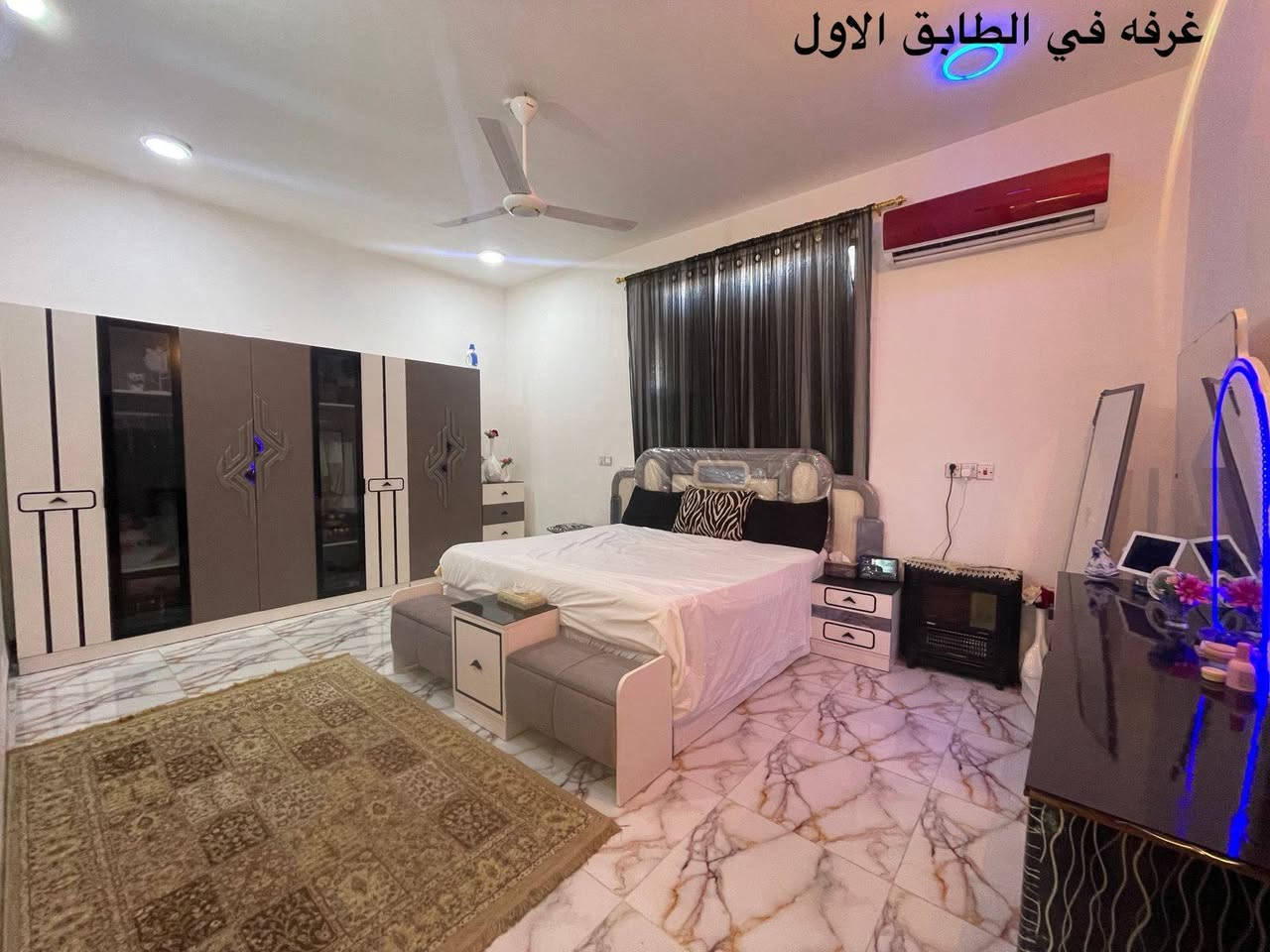 السلام عليكم ورحمه الله وبركاته
بيت اللبيع زراعي سند 25 مشمول بتطويب المساحة 620م
الاساس والبناء كونكريت كرافت
مساحة البناء 300م والباقي 320م كراج سيارة وحديقة
الطابق الاول متكون
من غرفتين نوم
واستقبال 
واصاله 
ومطبخ حار وبارد
وصحيات خارجيه
ممرات خارج البيت العرض مترتين ونص مع مطبخ خارجي
واستقبال خارجي وصحيات خارجيه 
الطابق الثاني متكون
من غرفتين
واصاله 
ومطبخ
وصحيات
العنون الديوانية ام طباشي قرب مدرسه 14تموز
الاستفسار الاتصال ع الرقم ***********
