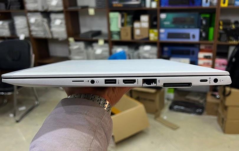 السلام عليكم.. للبيع لابتوب HP EliteBook 755 G5، هيكل معدني نحيف ومناسب للطلاب الموظفين وأصحاب المونتاج والألعاب 

معالج AMD Ryzen7  2700U

رام  8GB - DDR4 

 هارد  256GB - SSD

كرت داخلي شير 7.5 كيكا

كرت خارجي 1 كيكا

شاشة 15.6 انش فول اجدي

لابتوب نظيف وما بيه مشاكل 

السعر 375 الف واصل جميع محافظات

‏‎ماوس وحقيبة هدية مع الجهاز

ضمان لمدة اسبوعين بعد استلام

تفحص براحتك قبل استلام من مندوب

للتواصل عبر الواتساب او الماسنجر

 ***********
