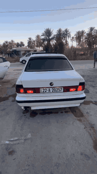 السلام عليكم
السيارة كفالة عامة من ضربة من كص من اصوليات 
للبيع BMW 535 
موديل 1991 لون ابيض رقم اربيل دولي الجديد مكينة كير ميماتي شرط كفالة حدادية امامي خلفي جديد تخم تاير جديد تبريد تدفئة بيه مكانات صبغ قليل غرفة ماروني ملكي 
سلايد جام سنتر لوك تقفل ٤ ابواب ٤ جام وسلايد شرط ترايك للشمال يله اكاتبك تريد تحويل تريد وكالة الشراي يتصل رقم الهاتف *********** مكان السيارة كربلاء السعر 75 $
