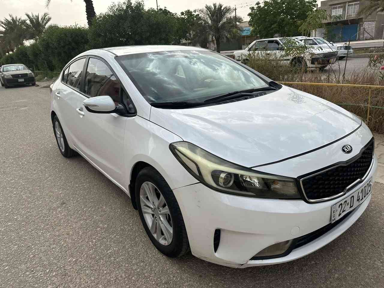 سلام عليكم 
كيا سيراتو 2017  موجود سونار مالته 
مكينه 1600  
السعر مطلوب 110
مكاني نجف
***********
