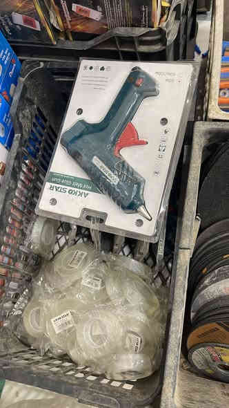 مجموعة متنوعة من الاغراض كهربائية و انشائية و عدد يدوية للبيع شلعة . الشراي يجي خاص او يتواصل على الخط او الواتساب ***********
