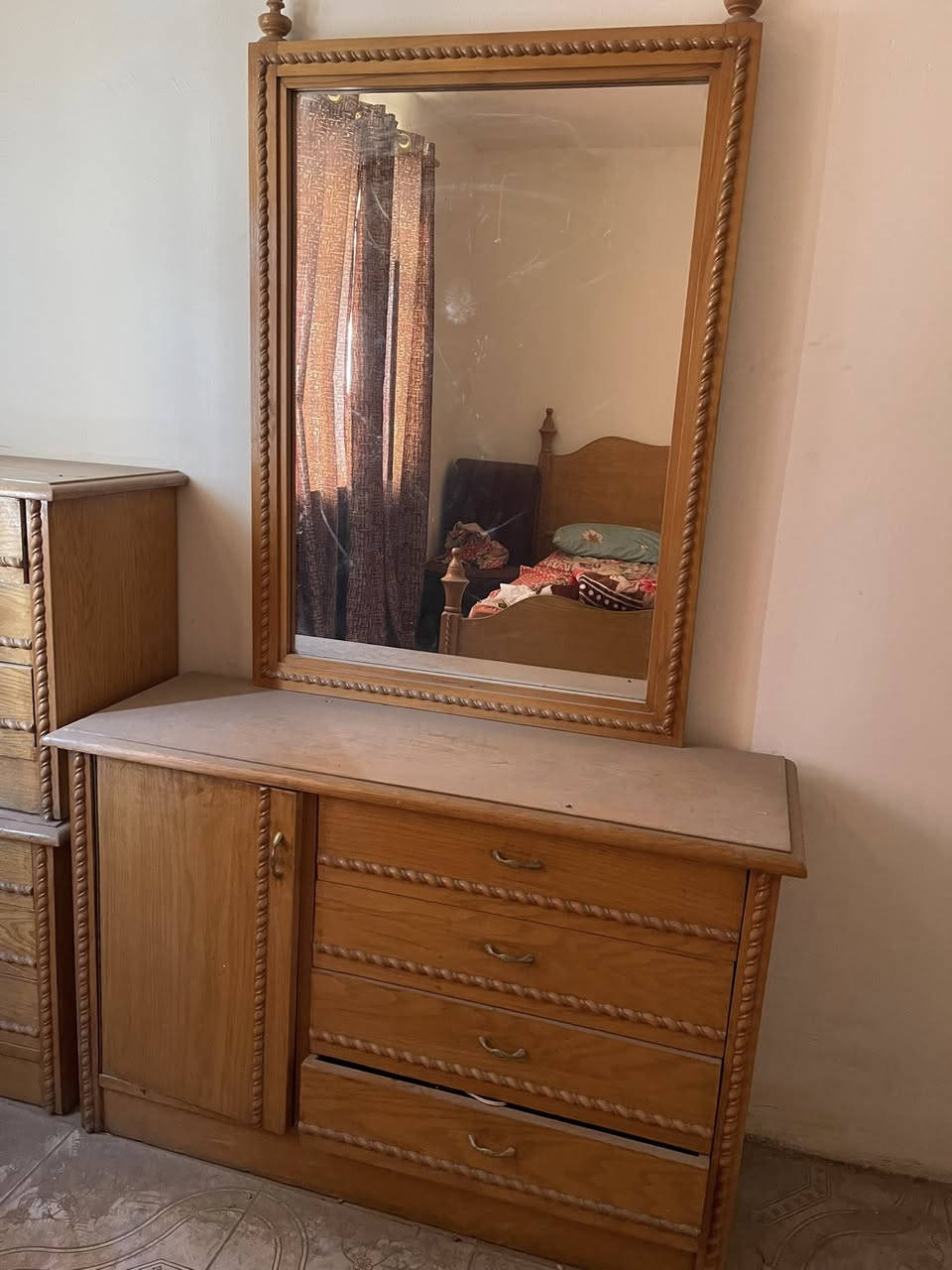 السلام عليكم عندي غراض لبيع غرفت نوم صاج بدون كنتور وتخم ٧ مقاعد و مبرده كمفيره و كاونتر كلهن نضيفات جدا  *********** مكان بغداد اني مكلف بل نشر
