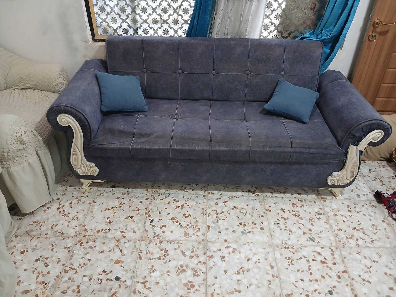 سلام عليكم تخم للبيع عدد ثنيت
اول وحد ٦ قطع الثاني ٤ قطع السعر ٤٠٠ 
***********
