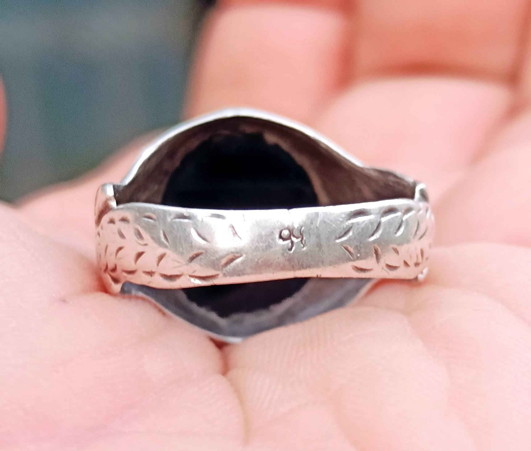 سلام عليــــــكم 🫷🏿👇👇عيــد مبـارك 

تحفه وقديم(حجر السلـوى حجر السعـــاده) 
تخـط انتيك

صياغه يدويه فضه مختومة وقديم955
قيــــــاس الخاتم«22..23»

يوجد توصيل بدون مراوس او حجز مكاني سماوه سعـــره مع التوصيل(45)🖤🖤


**إذا كنت صاحب هذا الإعلان وتريد حذفه لأي سبب، رجاءا أرسل رسالة إلى الدعم الفني**