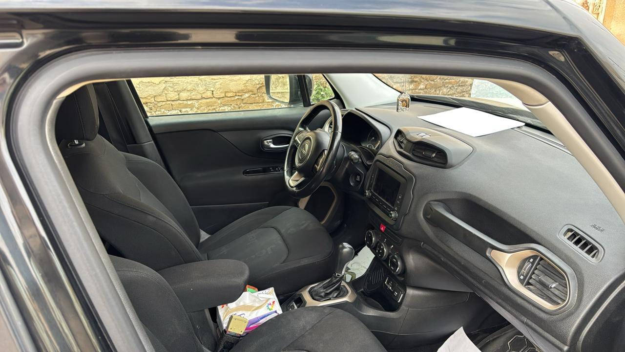 ‏السلام عليكم
جيب رنكيد فئة لمتد معلايه 
من 15 إلى 23
فول مواصفات 
بصمه /تشغيل عن بعد /حساس امامي خلفي 
ويل عشرين 
بدون ايرباك 
دخول جديد /فحص مؤقت 
ضربته خشم الجاملغ  الأيسر 
بدون رقم 
‏فقد  السعر105وبيها مجال 
***********
