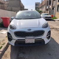 سبورتج 21 بيضاء كشنات جلد بيج بدون مواصفات وبيها صبغ وضربات بارد ماشية...