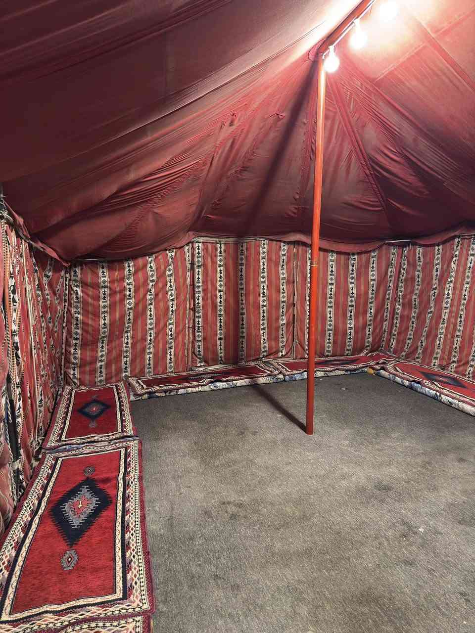 ⛺️ خيمة ملكي للبيع — بحالة جيدة
🔹 القياس: 8 × 5 متر  
🔹 القماش: 3 طبقات عزل  
🔹 الاستخدام: موسم واحد فقط 
📍 الموقع: بغداد / البياع  
🚚 التوصيل: متوفر إلى جميع المحافظات  

💰 السعر: 850 ألف  
(وبيه مجال للشراي وتدلل)
📞 للتواصل:  
***********
