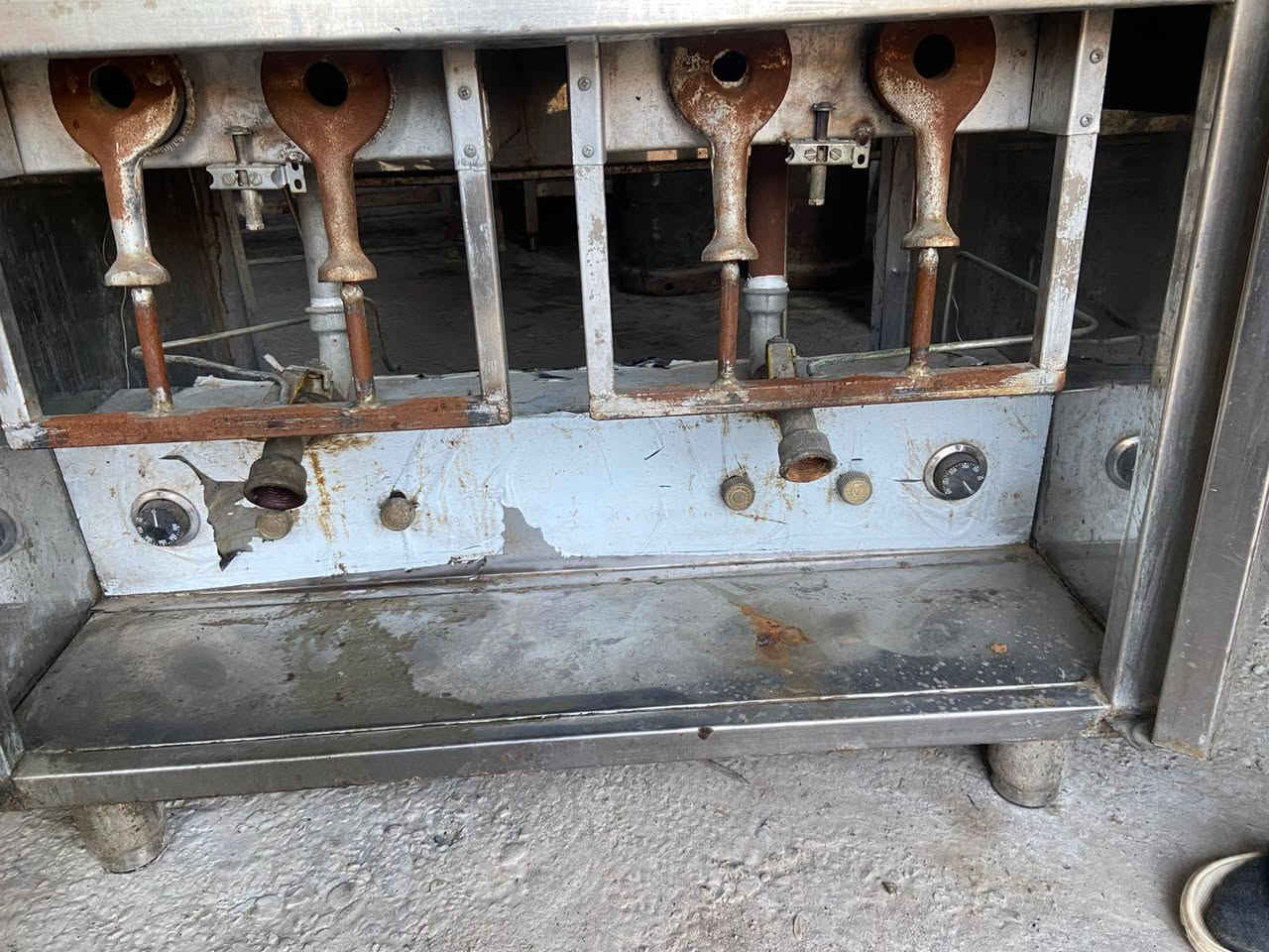 السلام عليكم مكلف بل نشر قلايه للبيع حوضين للاستفسار ***********
